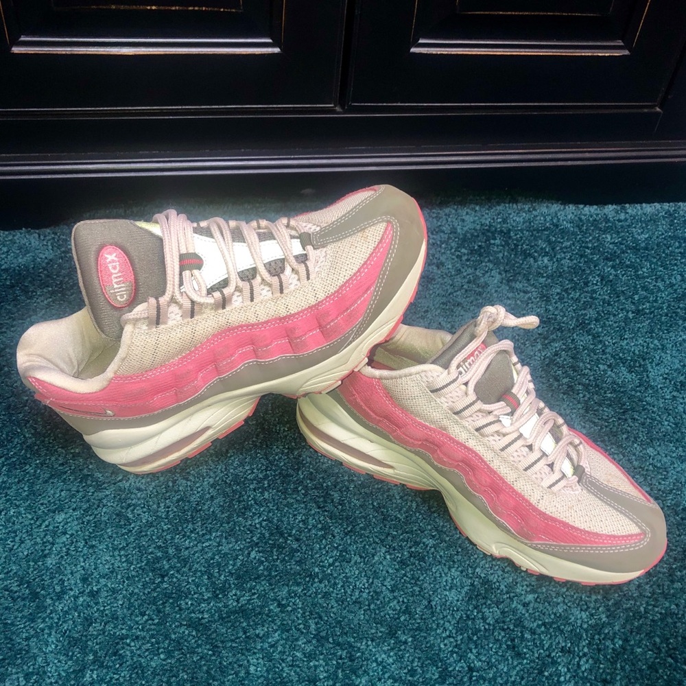 Nike Airmaxes- Limited Edition! ✨